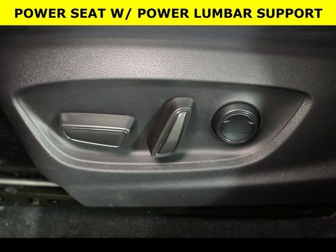 Used 2023 Toyota Crown Limited image 7