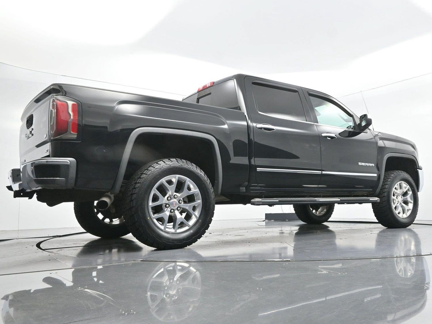 Used 2017 GMC Sierra 1500 SLT w/ Enhanced Driver Alert Package AWD/4WD image 47