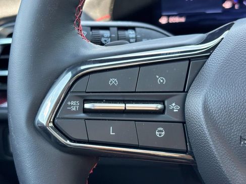 Used 2024 Chevrolet Traverse RS FWD image 18