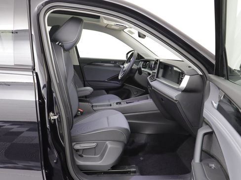 New 2026 Volkswagen Tiguan SE image 18