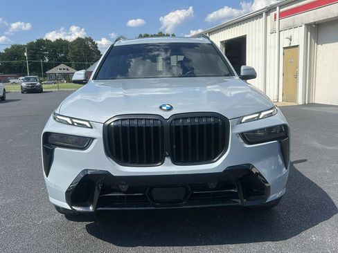 Used 2024 BMW X7 xDrive40i w/ M Sport Package AWD/4WD image 2