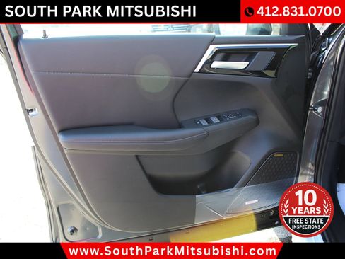 New 2026 Mitsubishi Outlander SE image 13