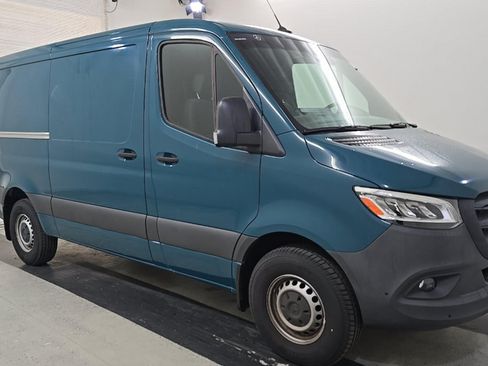 Used 2024 Mercedes-Benz Sprinter 2500 image 3