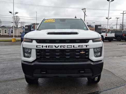 Used 2023 Chevrolet Silverado 2500 Custom image 2