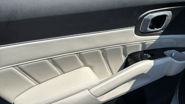 Used 2025 Kia Sorento SX FWD image 18