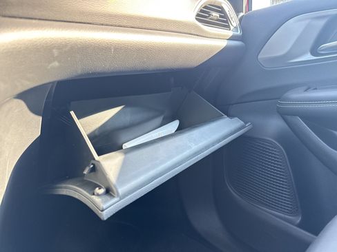 Used 2025 Chrysler Pacifica Select FWD image 20
