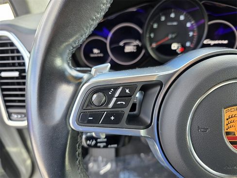 Used 2022 Porsche Cayenne image 21