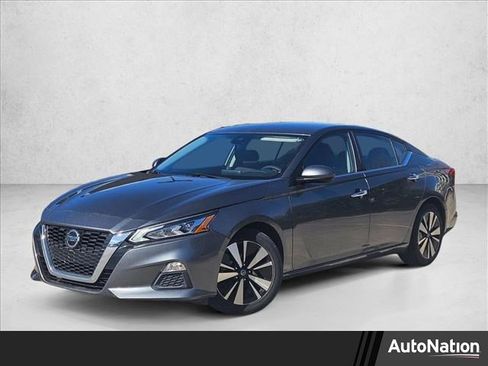 Used 2022 Nissan Altima 2.5 SV image 1