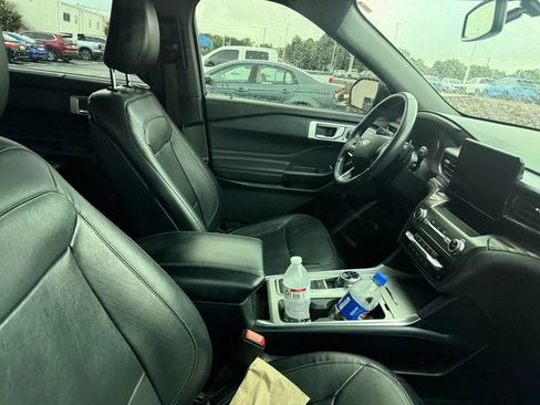 Used 2020 Ford Explorer Limited w/ Class III Trailer Tow Package RWD image 4