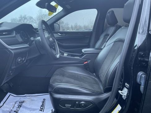 Used 2024 Jeep Grand Cherokee Altitude image 19