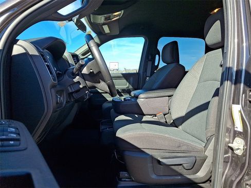 Used 2024 RAM 2500 Tradesman w/ Chrome Appearance Group image 13