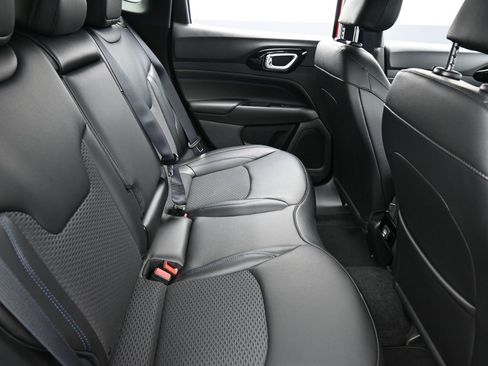 New 2026 Jeep Compass Latitude image 16