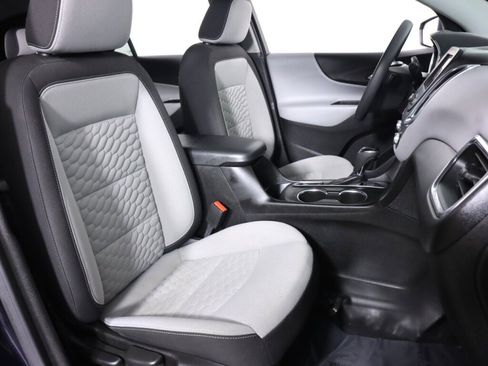 Used 2021 Chevrolet Equinox LS image 35