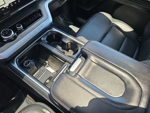 Used 2025 Ford Expedition Platinum AWD/4WD image 21