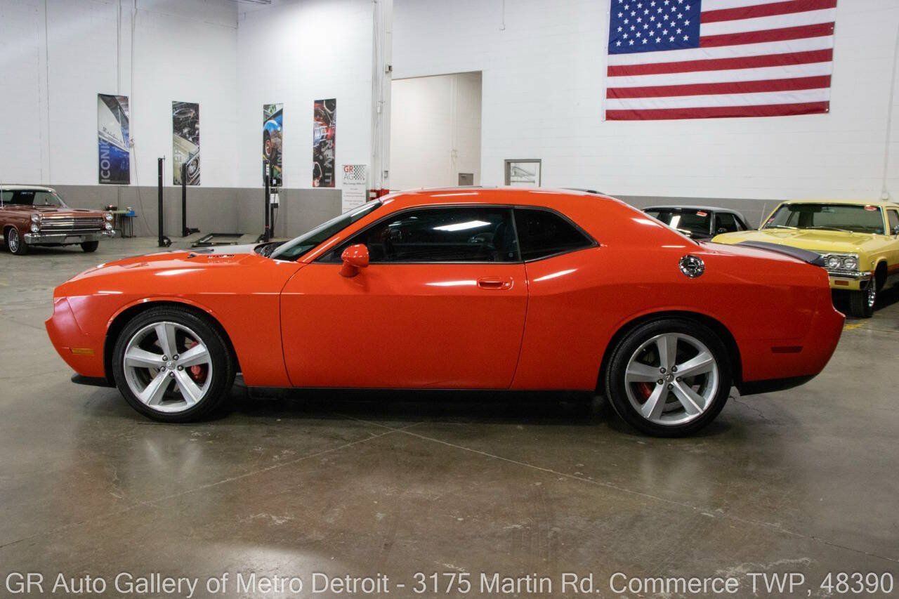 Used 2009 Dodge Challenger SRT8 w/ SRT Option Group II RWD image 3