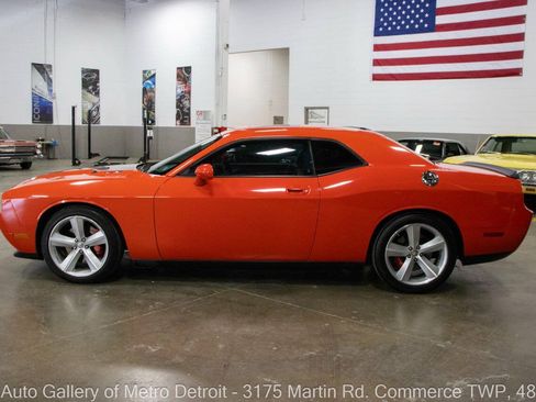 Used 2009 Dodge Challenger SRT8 w/ SRT Option Group II RWD image 3