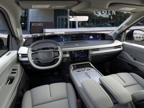 New 2026 Lincoln Navigator L Reserve AWD/4WD image 9