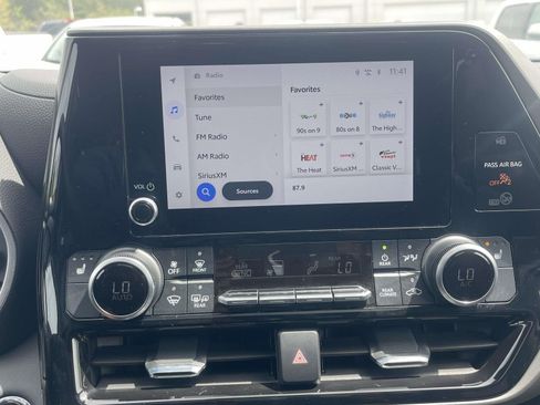 Used 2023 Toyota Highlander XLE image 56