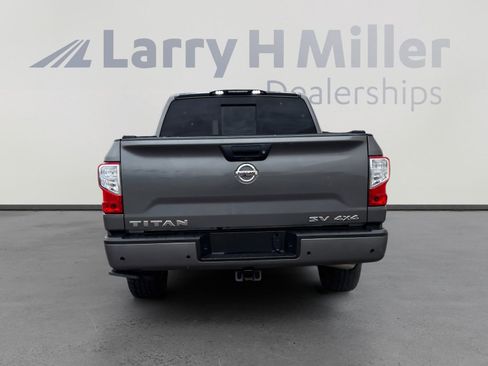 Used 2021 Nissan Titan SV w/ Accessory Utility Package image 4