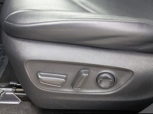 Used 2023 Toyota Highlander XLE image 26