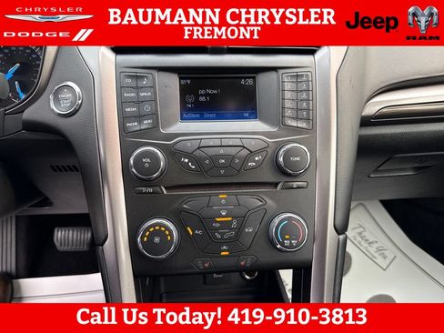 Used 2017 Ford Fusion SE FWD image 18