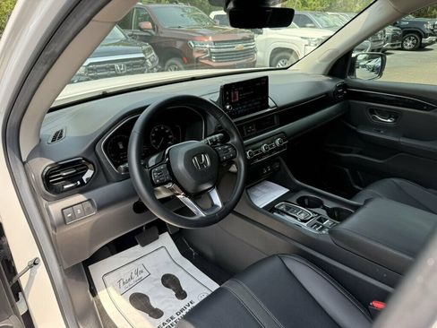 Used 2025 Honda Pilot EX-L image 3