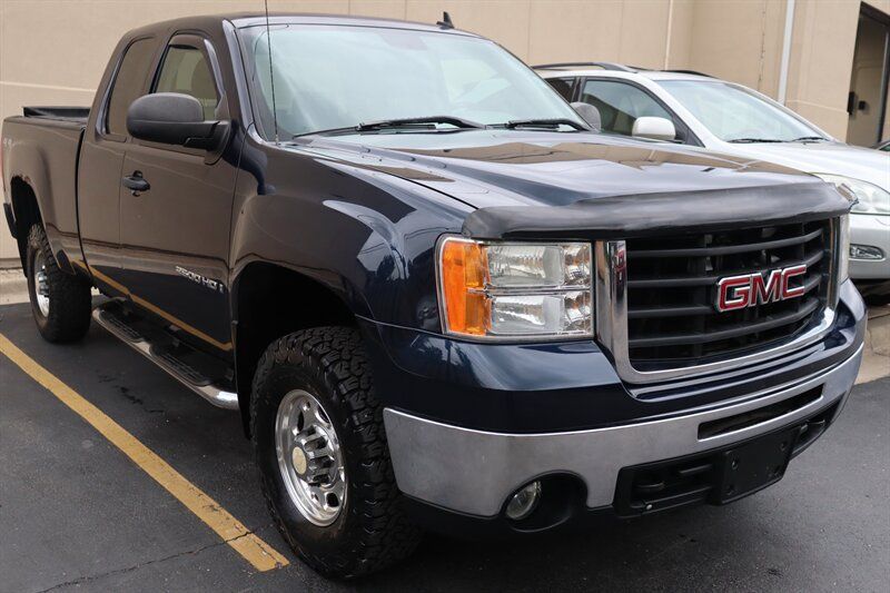 Used 2007 GMC Sierra 2500 W/T w/ Work Truck Preferred Package AWD/4WD image 1