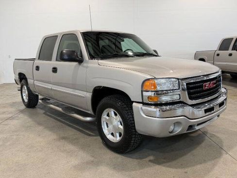Used 2005 GMC Sierra 1500 SLE w/ Off-Road Package AWD/4WD image 5
