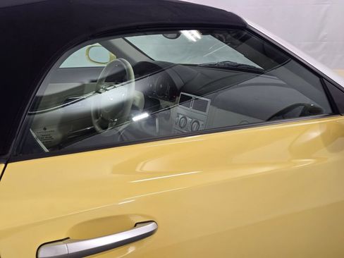 Used 2005 Chrysler Crossfire Limited RWD image 18