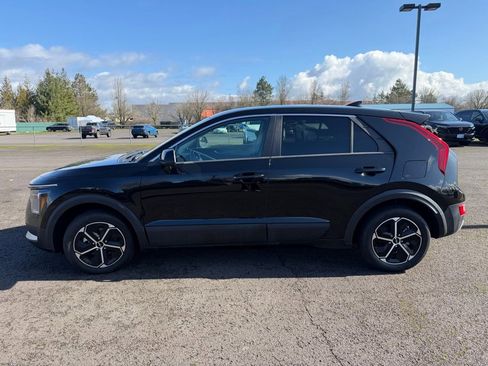 Used 2024 Kia Niro LX image 5