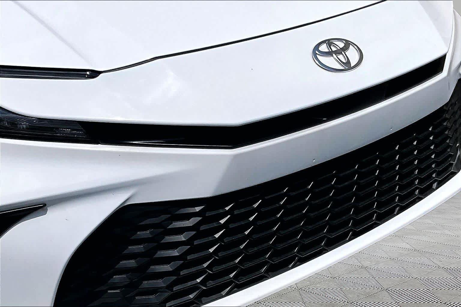Used 2025 Toyota Camry SE FWD image 30