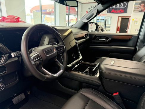 Used 2025 GMC Yukon Denali AWD/4WD image 27