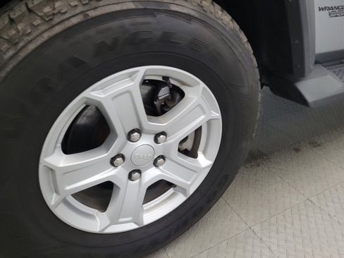 Used 2018 Jeep Wrangler Unlimited Sport S AWD/4WD image 31