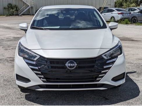 New 2025 Nissan Versa SR w/ Trunk Package FWD image 3