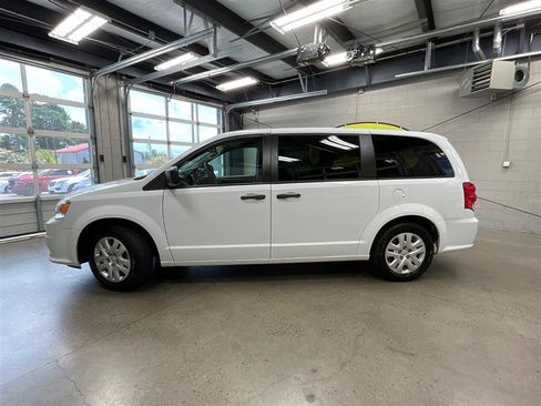 Used 2020 Dodge Grand Caravan SE FWD image 2