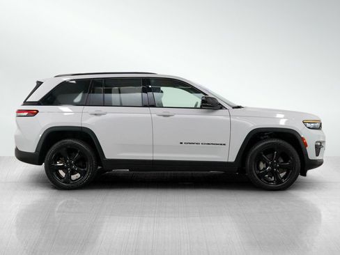 Used 2023 Jeep Grand Cherokee Limited w/ Black Appearance Package image 8