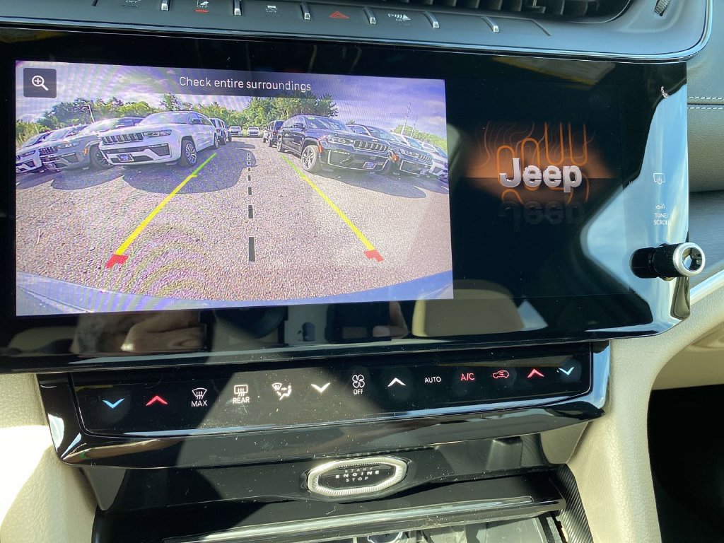 New 2027 Jeep Grand Cherokee Limited AWD/4WD image 10