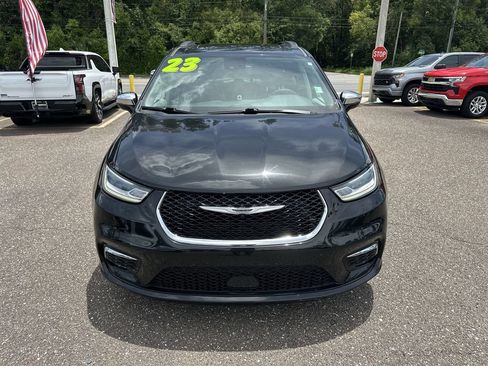 Used 2023 Chrysler Pacifica Limited FWD image 11