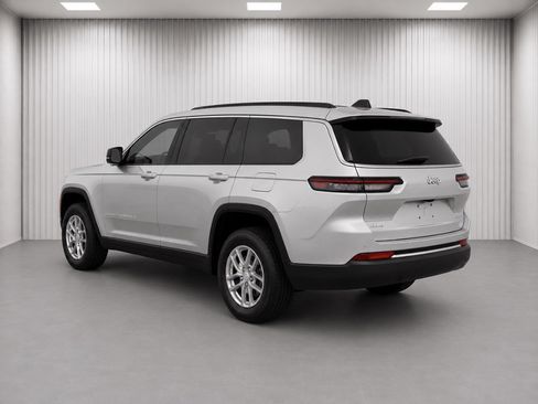 Used 2025 Jeep Grand Cherokee L Laredo AWD/4WD image 5