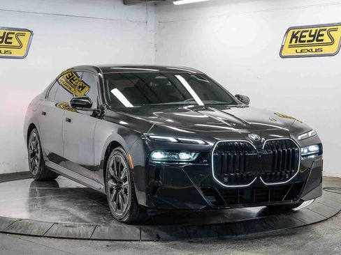 Used 2024 BMW 760i xDrive w/ Premium Package 2 AWD/4WD image 5