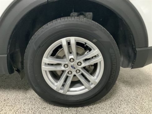 Used 2024 Ford Explorer XLT w/ Equipment Group 202A image 13