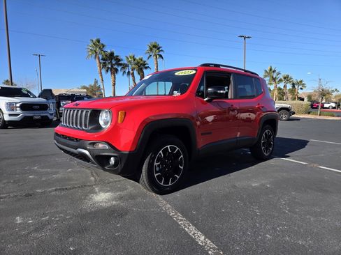 Used 2023 Jeep Renegade Latitude image 2