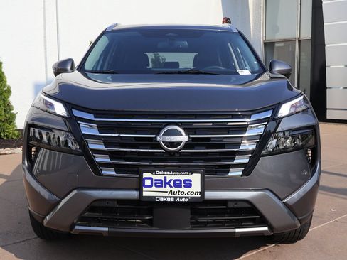 Used 2025 Nissan Rogue SL FWD image 2