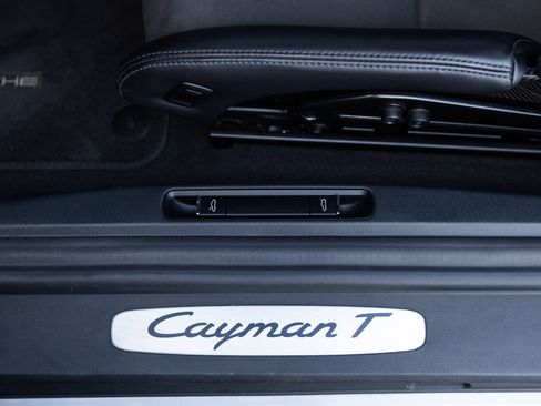Certified 2022 Porsche 718 Cayman RWD image 20