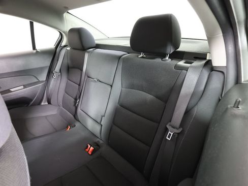 Used 2015 Chevrolet Cruze LT w/ Technology Package FWD image 15