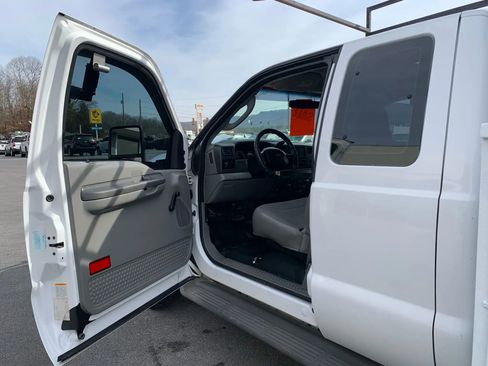 Used 2003 Ford F350 162 W.B. 4D image 8