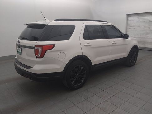 Used 2018 Ford Explorer XLT w/ Equipment Group 202A FWD image 10