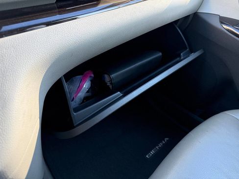 Used 2015 Toyota Sienna XLE Premium image 69