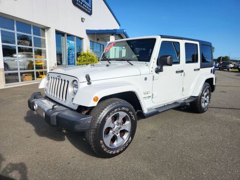 Used 2018 Jeep Wrangler Unlimited Sahara AWD/4WD image 5