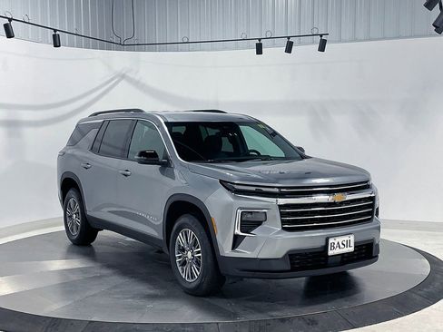 Used 2026 Chevrolet Traverse LT image 42